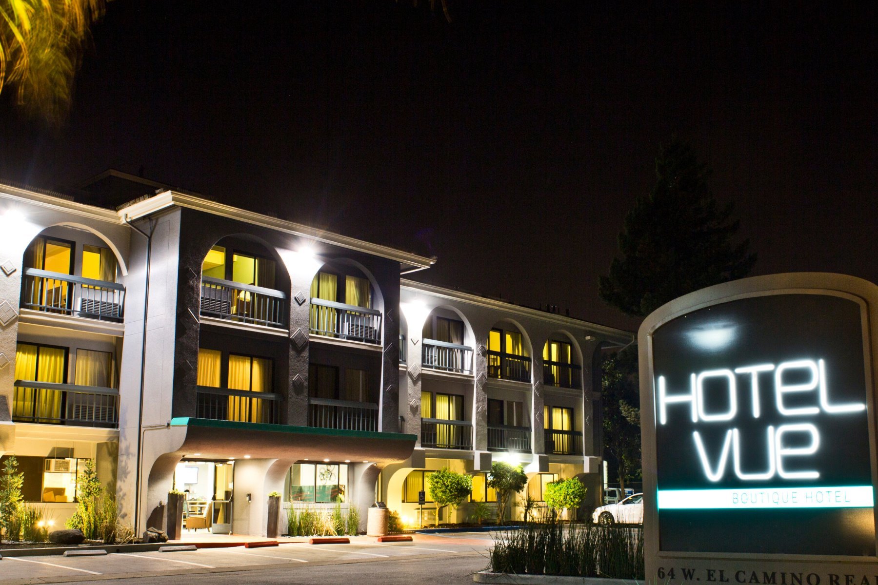 Front View of Hotel Vue, Mountain View, California